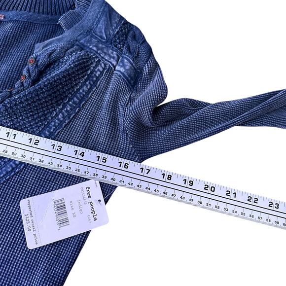 Free People Twisted Cable Cuff Top Women’s XS Indigo Blue Pullover Knit NWT New - Picture 9 of 11